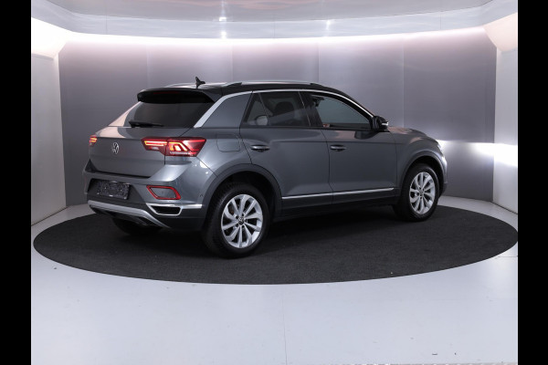 Volkswagen T-Roc 1.5 TSI Style 150 PK DSG | Trekhaak afneembaar | Navigatie | Stoel verwarming en massage | Alcantara |