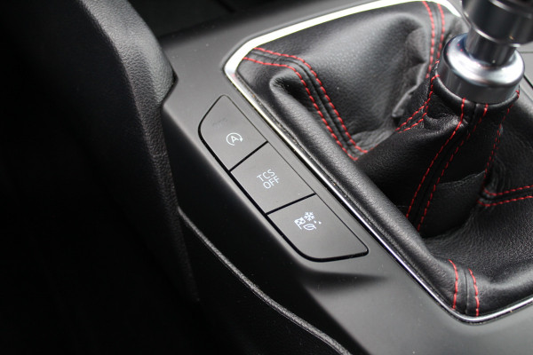 Ford FOCUS Wagon 1.5 EcoBoost 182PK ST-Line | Dealeronderhouden | Adaptieve Cruise | Winterpack | Navigatie