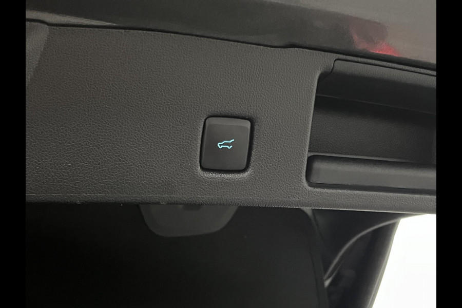 Ford Kuga 1.5 EcoBoost ST-Line X *1800 kg Trekgewicht* | Open dak | Trekhaak | Adapt. cruise control | Carplay | Stuur-/Stoelverwarming