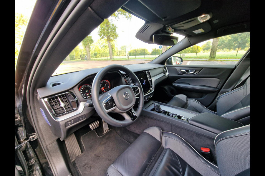 Volvo S60 2.0 B3 R-Design|Trekhaak|19-inch|Memory-stoelen|digi-dash|LED-koplampen|