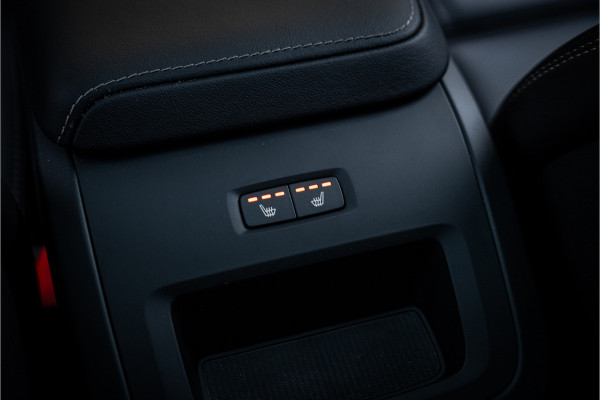 Volvo XC60 2.0 T8 Recharge AWD Ultra Black Edition ** Ventilatie ** B&W **