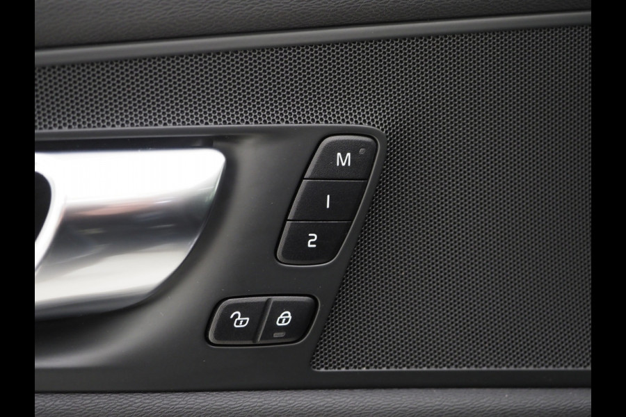 Volvo XC60 2.0 T6 AWD Recharge Long Range Inscription | Panoramadak | Pilot Assist | Camera | Keyless | Trekhaak | Carplay