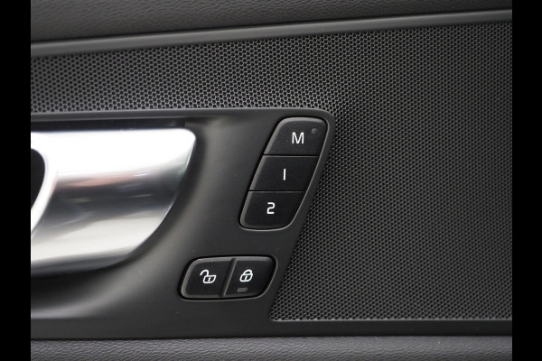 Volvo XC60 2.0 T6 AWD Recharge Long Range Inscription | Panoramadak | Pilot Assist | Camera | Keyless | Trekhaak | Carplay