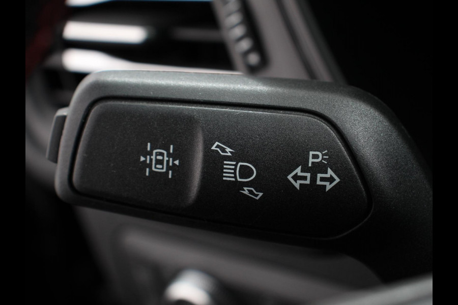 Ford Kuga 2.5 PHEV ST-Line X | Navigatie | Apple Carplay/Android Auto | Parkeersensoren | Camera | Adaptive Cruise Control | Blind Spot Assist | Elektrische achterklep | Stuurverwarming | Park Assist | LED-koplampen |