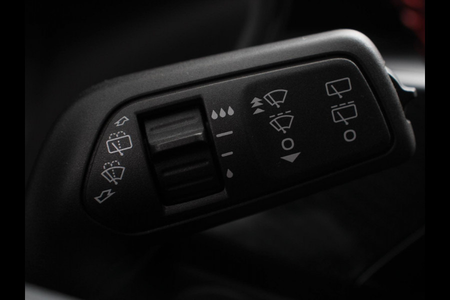 Ford Kuga 2.5 PHEV ST-Line X | Navigatie | Apple Carplay/Android Auto | Parkeersensoren | Camera | Adaptive Cruise Control | Blind Spot Assist | Elektrische achterklep | Stuurverwarming | Park Assist | LED-koplampen |