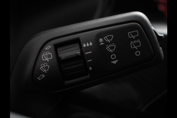 Ford Kuga 2.5 PHEV ST-Line X | Navigatie | Apple Carplay/Android Auto | Parkeersensoren | Camera | Adaptive Cruise Control | Blind Spot Assist | Elektrische achterklep | Stuurverwarming | Park Assist | LED-koplampen |