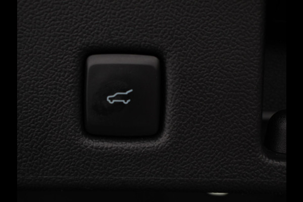 Ford Kuga 2.5 PHEV ST-Line X | Navigatie | Apple Carplay/Android Auto | Parkeersensoren | Camera | Adaptive Cruise Control | Blind Spot Assist | Elektrische achterklep | Stuurverwarming | Park Assist | LED-koplampen |