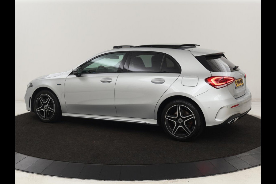Mercedes-Benz A-Klasse 250e Business Solution AMG | Panoramadak | Stoelverwarming | Memory | Keyless | Leder/Alcantara | Matrix LED | Side Assist | Sfeerverlichting | Widescreen | PHEV | Plug In