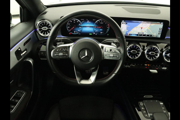 Mercedes-Benz A-Klasse 250e Business Solution AMG | Panoramadak | Stoelverwarming | Memory | Keyless | Leder/Alcantara | Matrix LED | Side Assist | Sfeerverlichting | Widescreen | PHEV | Plug In