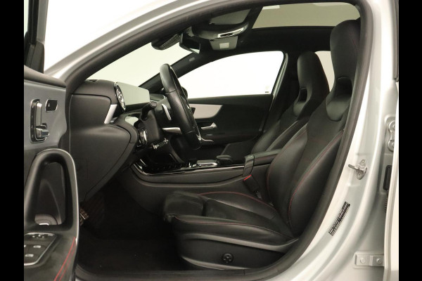 Mercedes-Benz A-Klasse 250e Business Solution AMG | Panoramadak | Stoelverwarming | Memory | Keyless | Leder/Alcantara | Matrix LED | Side Assist | Sfeerverlichting | Widescreen | PHEV | Plug In