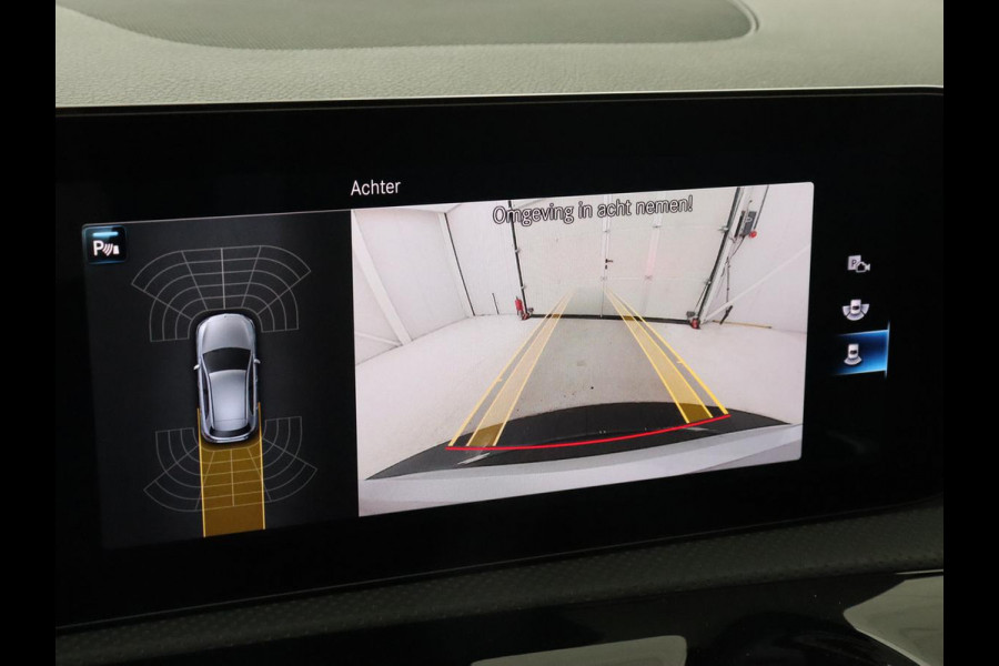 Mercedes-Benz A-Klasse 250e Business Solution AMG | Panoramadak | Stoelverwarming | Memory | Keyless | Leder/Alcantara | Matrix LED | Side Assist | Sfeerverlichting | Widescreen | PHEV | Plug In