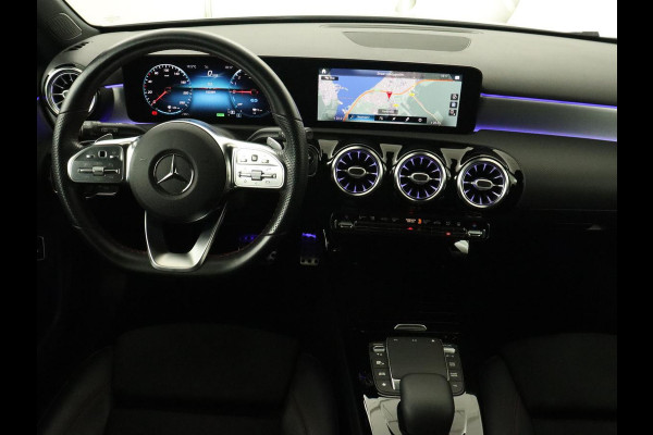 Mercedes-Benz A-Klasse 250e Business Solution AMG | Panoramadak | Stoelverwarming | Memory | Keyless | Leder/Alcantara | Matrix LED | Side Assist | Sfeerverlichting | Widescreen | PHEV | Plug In