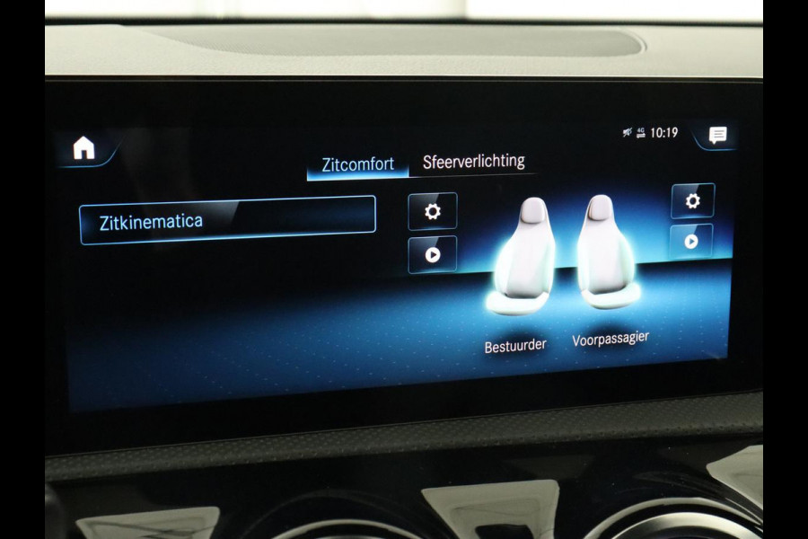 Mercedes-Benz A-Klasse 250e Business Solution AMG | Panoramadak | Stoelverwarming | Memory | Keyless | Leder/Alcantara | Matrix LED | Side Assist | Sfeerverlichting | Widescreen | PHEV | Plug In