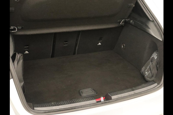 Mercedes-Benz A-Klasse 250e Business Solution AMG | Panoramadak | Stoelverwarming | Memory | Keyless | Leder/Alcantara | Matrix LED | Side Assist | Sfeerverlichting | Widescreen | PHEV | Plug In