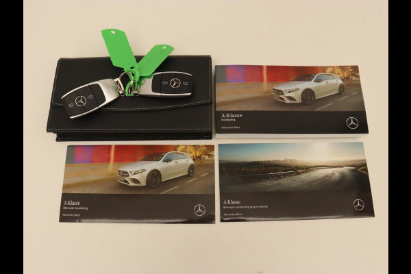 Mercedes-Benz A-Klasse 250e Business Solution AMG | Panoramadak | Stoelverwarming | Memory | Keyless | Leder/Alcantara | Matrix LED | Side Assist | Sfeerverlichting | Widescreen | PHEV | Plug In