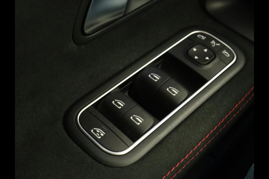 Mercedes-Benz A-Klasse 250e Business Solution AMG | Panoramadak | Stoelverwarming | Memory | Keyless | Leder/Alcantara | Matrix LED | Side Assist | Sfeerverlichting | Widescreen | PHEV | Plug In