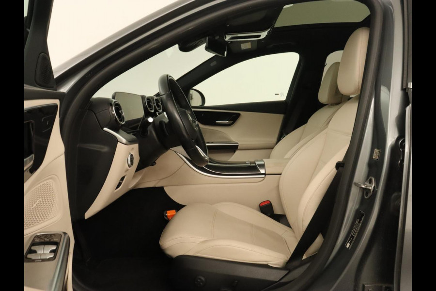 Mercedes-Benz C-Klasse 200 Launch Edition Luxury Line | Panoramadak | Trekhaak | Leder | Stoelverwarming | Carplay | Camera | Sfeerverlichting | Navigatie | 18'' | Getint glas