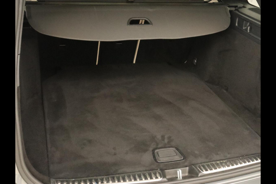 Mercedes-Benz C-Klasse 200 Launch Edition Luxury Line | Panoramadak | Trekhaak | Leder | Stoelverwarming | Carplay | Camera | Sfeerverlichting | Navigatie | 18'' | Getint glas