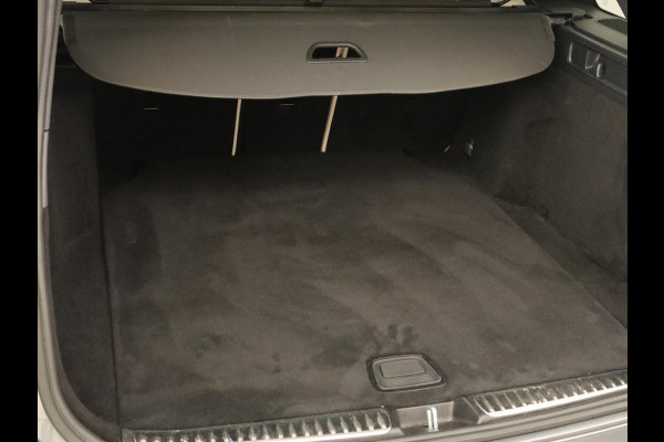 Mercedes-Benz C-Klasse 200 Launch Edition Luxury Line | Panoramadak | Trekhaak | Leder | Stoelverwarming | Carplay | Camera | Sfeerverlichting | Navigatie | 18'' | Getint glas