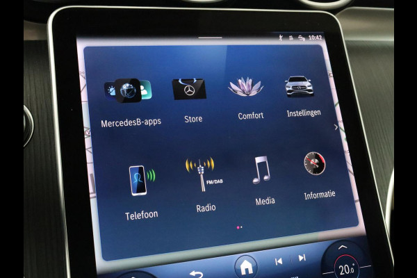 Mercedes-Benz C-Klasse 200 Launch Edition Luxury Line | Panoramadak | Trekhaak | Leder | Stoelverwarming | Carplay | Camera | Sfeerverlichting | Navigatie | 18'' | Getint glas