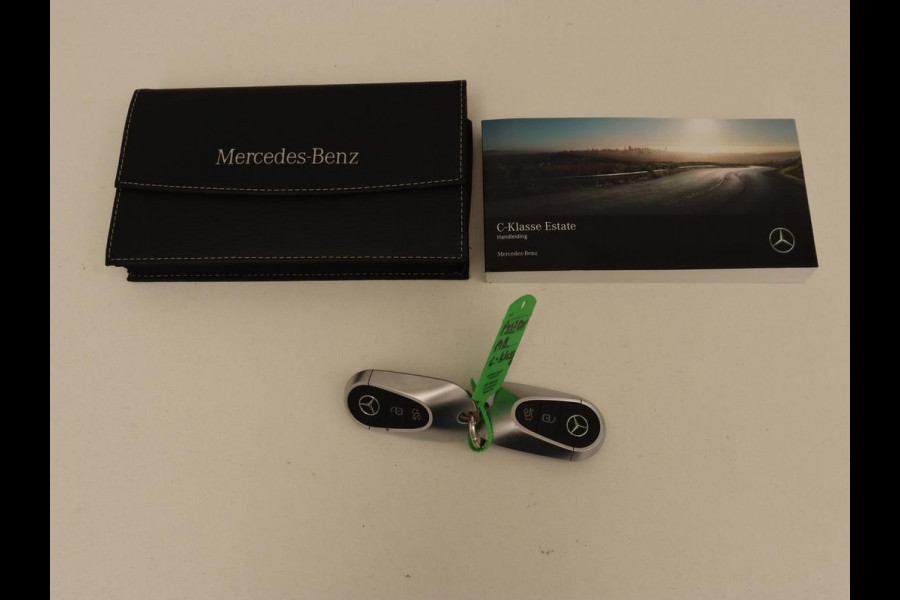 Mercedes-Benz C-Klasse 200 Launch Edition Luxury Line | Panoramadak | Trekhaak | Leder | Stoelverwarming | Carplay | Camera | Sfeerverlichting | Navigatie | 18'' | Getint glas