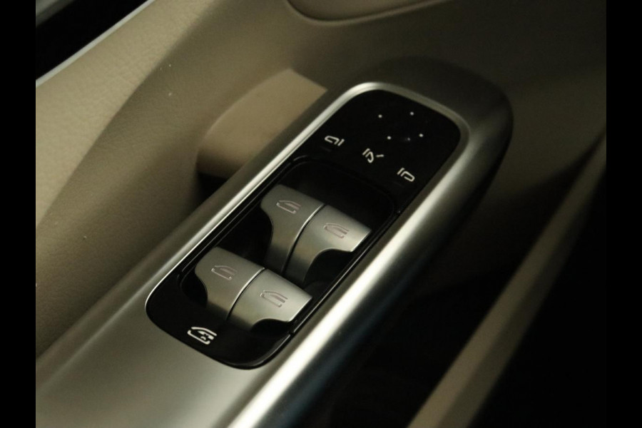 Mercedes-Benz C-Klasse 200 Launch Edition Luxury Line | Panoramadak | Trekhaak | Leder | Stoelverwarming | Carplay | Camera | Sfeerverlichting | Navigatie | 18'' | Getint glas