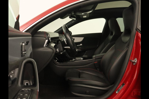 Mercedes-Benz CLA-Klasse 200 Business Solution AMG | Panoramadak | Stoelverwarming | Adaptive cruise | Camera | Memory | Matrix LED | Keyless | Sfeerverlichting | Widescreen