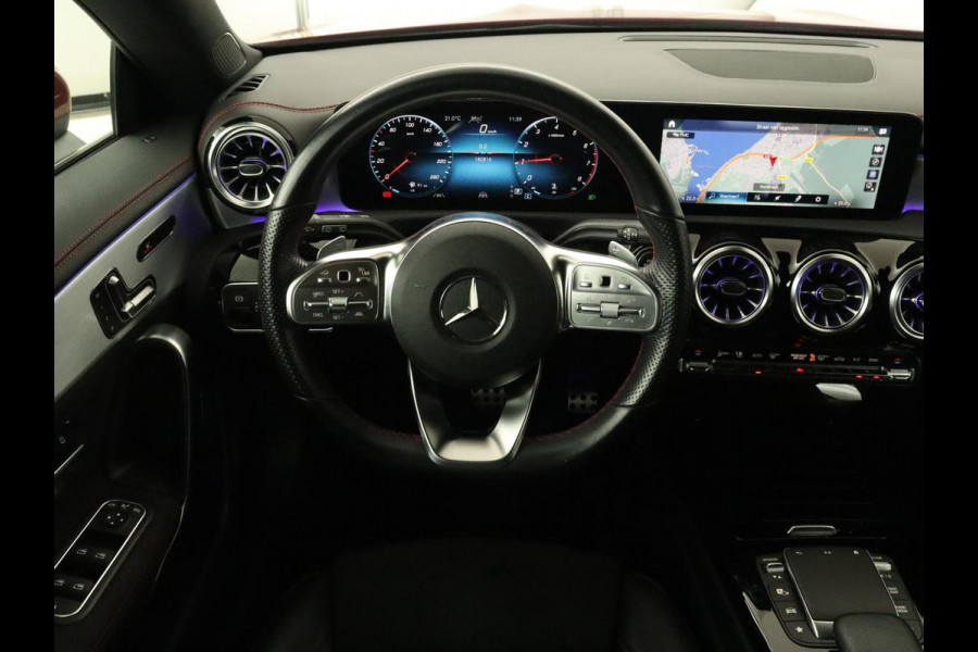 Mercedes-Benz CLA-Klasse 200 Business Solution AMG | Panoramadak | Stoelverwarming | Adaptive cruise | Camera | Memory | Matrix LED | Keyless | Sfeerverlichting | Widescreen