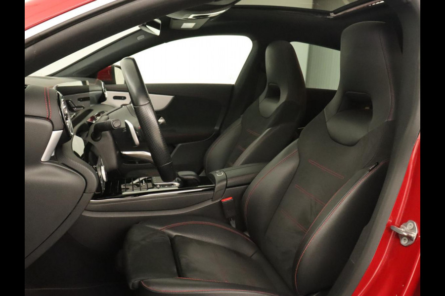 Mercedes-Benz CLA-Klasse 200 Business Solution AMG | Panoramadak | Stoelverwarming | Adaptive cruise | Camera | Memory | Matrix LED | Keyless | Sfeerverlichting | Widescreen