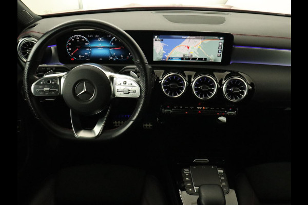 Mercedes-Benz CLA-Klasse 200 Business Solution AMG | Panoramadak | Stoelverwarming | Adaptive cruise | Camera | Memory | Matrix LED | Keyless | Sfeerverlichting | Widescreen