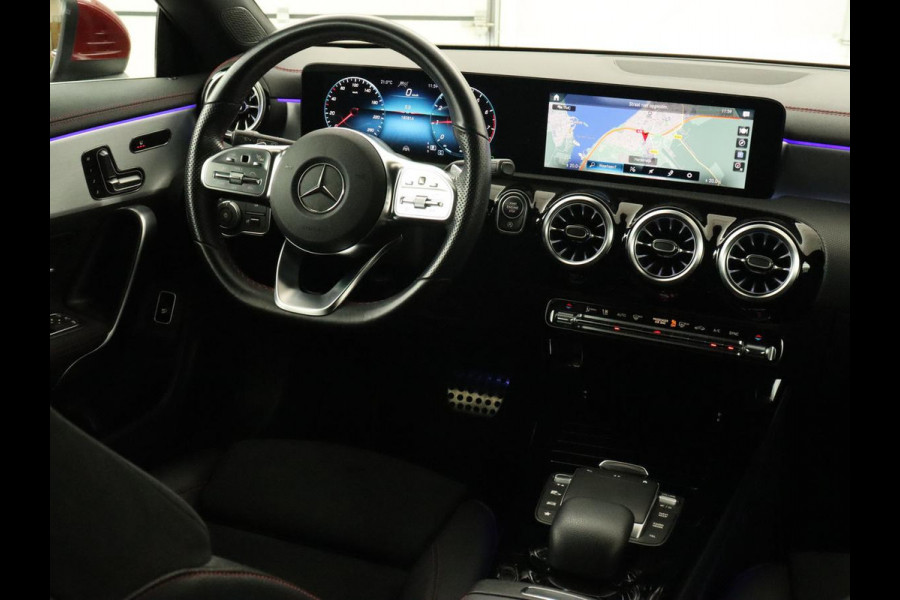 Mercedes-Benz CLA-Klasse 200 Business Solution AMG | Panoramadak | Stoelverwarming | Adaptive cruise | Camera | Memory | Matrix LED | Keyless | Sfeerverlichting | Widescreen