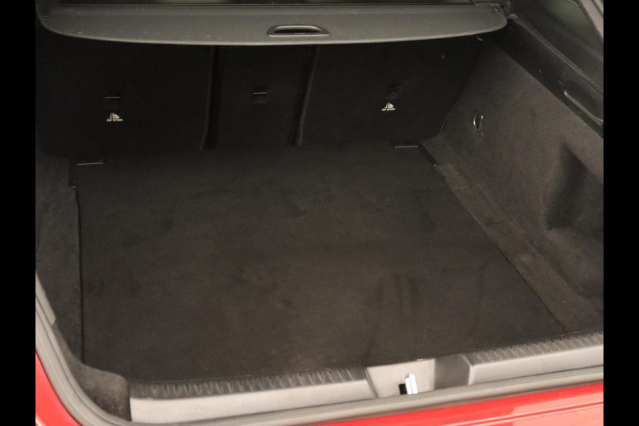 Mercedes-Benz CLA-Klasse 200 Business Solution AMG | Panoramadak | Stoelverwarming | Adaptive cruise | Camera | Memory | Matrix LED | Keyless | Sfeerverlichting | Widescreen