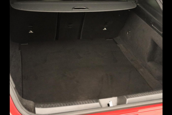 Mercedes-Benz CLA-Klasse 200 Business Solution AMG | Panoramadak | Stoelverwarming | Adaptive cruise | Camera | Memory | Matrix LED | Keyless | Sfeerverlichting | Widescreen