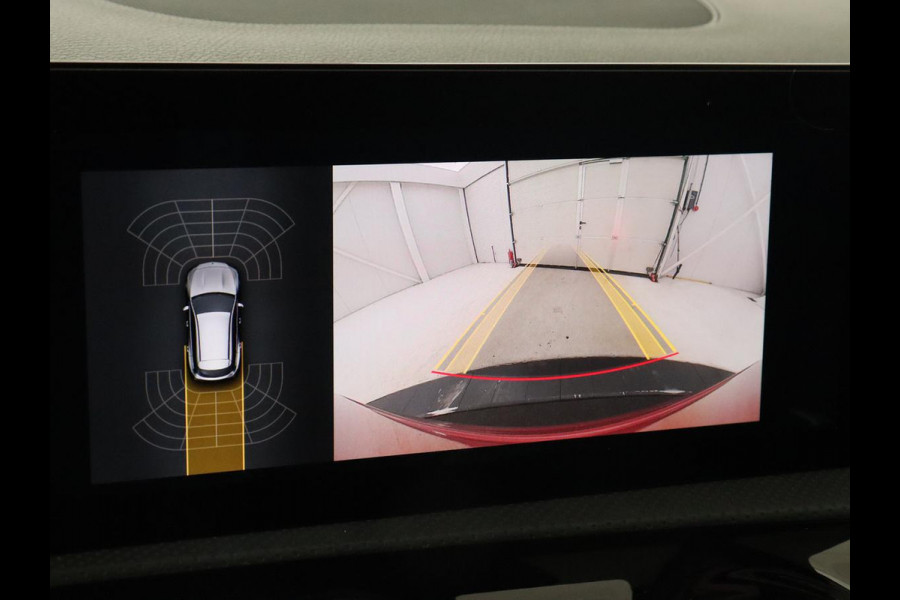 Mercedes-Benz CLA-Klasse 200 Business Solution AMG | Panoramadak | Stoelverwarming | Adaptive cruise | Camera | Memory | Matrix LED | Keyless | Sfeerverlichting | Widescreen