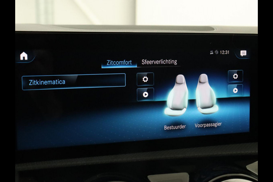 Mercedes-Benz CLA-Klasse 200 Business Solution AMG | Panoramadak | Stoelverwarming | Adaptive cruise | Camera | Memory | Matrix LED | Keyless | Sfeerverlichting | Widescreen