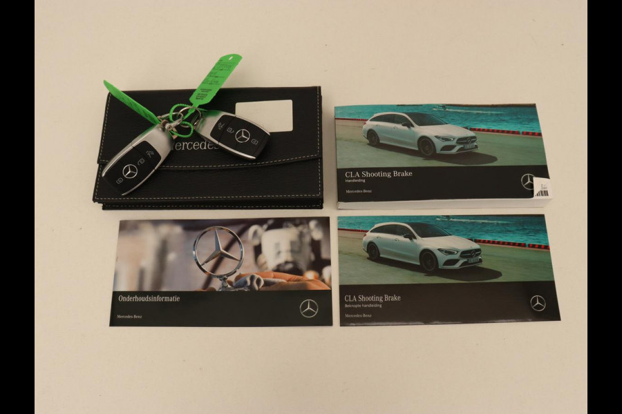 Mercedes-Benz CLA-Klasse 200 Business Solution AMG | Panoramadak | Stoelverwarming | Adaptive cruise | Camera | Memory | Matrix LED | Keyless | Sfeerverlichting | Widescreen