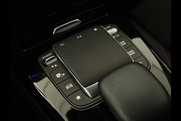 Mercedes-Benz CLA-Klasse 200 Business Solution AMG | Panoramadak | Stoelverwarming | Adaptive cruise | Camera | Memory | Matrix LED | Keyless | Sfeerverlichting | Widescreen