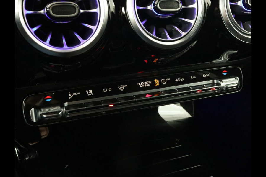 Mercedes-Benz CLA-Klasse 200 Business Solution AMG | Panoramadak | Stoelverwarming | Adaptive cruise | Camera | Memory | Matrix LED | Keyless | Sfeerverlichting | Widescreen