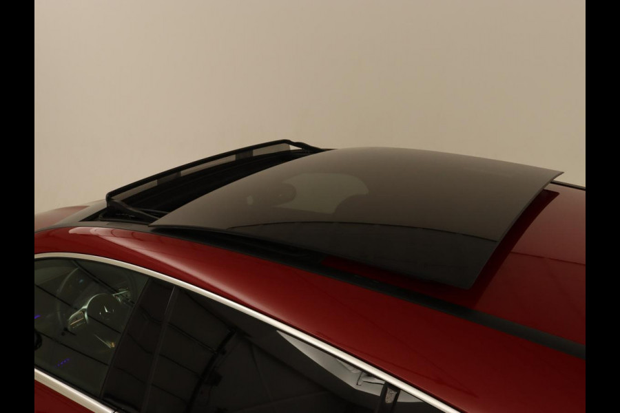 Mercedes-Benz CLA-Klasse 200 Business Solution AMG | Panoramadak | Stoelverwarming | Adaptive cruise | Camera | Memory | Matrix LED | Keyless | Sfeerverlichting | Widescreen