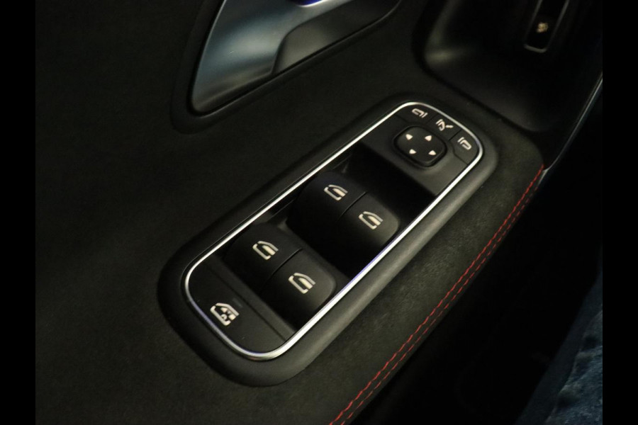 Mercedes-Benz CLA-Klasse 200 Business Solution AMG | Panoramadak | Stoelverwarming | Adaptive cruise | Camera | Memory | Matrix LED | Keyless | Sfeerverlichting | Widescreen