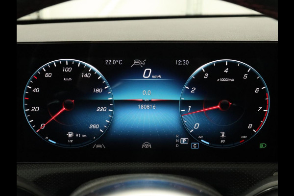 Mercedes-Benz CLA-Klasse 200 Business Solution AMG | Panoramadak | Stoelverwarming | Adaptive cruise | Camera | Memory | Matrix LED | Keyless | Sfeerverlichting | Widescreen