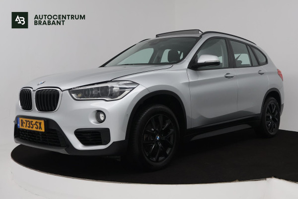 BMW X1 SDrive18i (PANORAMADAK, TREKHAAK, STOELVERWARMING, NAVIGATIE, DEALER ONDERHOUDEN)