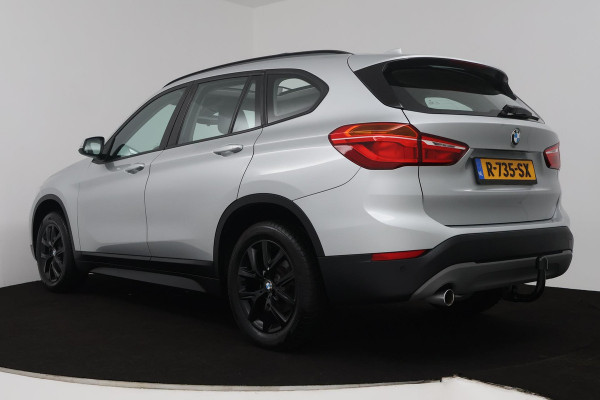 BMW X1 SDrive18i (PANORAMADAK, TREKHAAK, STOELVERWARMING, NAVIGATIE, DEALER ONDERHOUDEN)