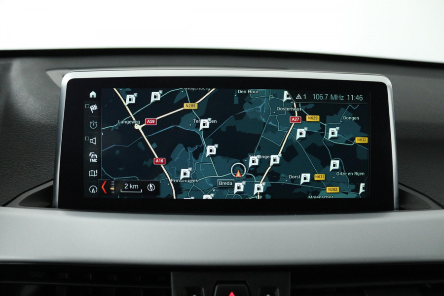 BMW X1 SDrive18i (PANORAMADAK, TREKHAAK, STOELVERWARMING, NAVIGATIE, DEALER ONDERHOUDEN)