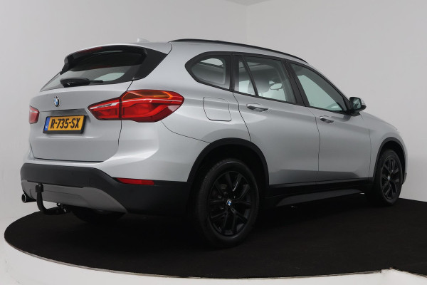 BMW X1 SDrive18i (PANORAMADAK, TREKHAAK, STOELVERWARMING, NAVIGATIE, DEALER ONDERHOUDEN)