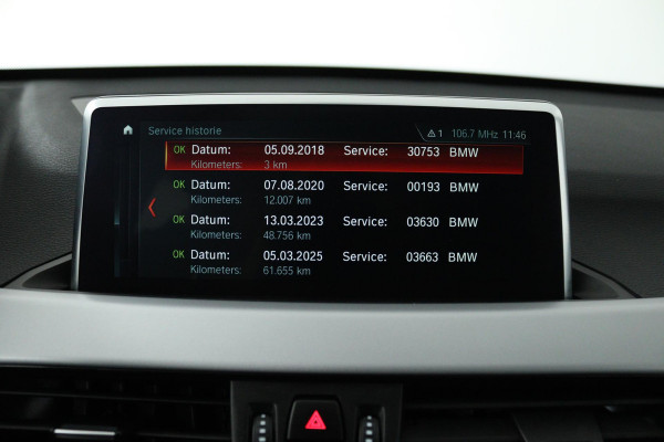 BMW X1 SDrive18i (PANORAMADAK, TREKHAAK, STOELVERWARMING, NAVIGATIE, DEALER ONDERHOUDEN)