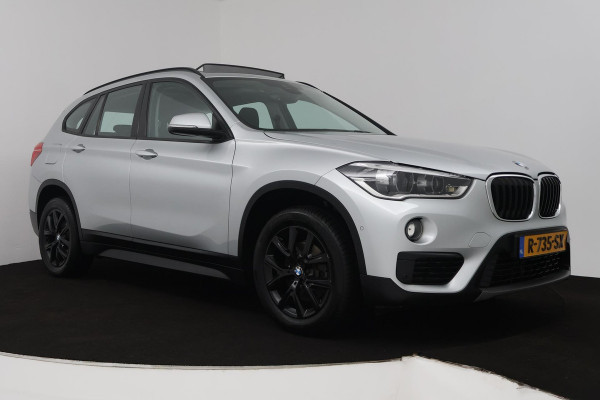 BMW X1 SDrive18i (PANORAMADAK, TREKHAAK, STOELVERWARMING, NAVIGATIE, DEALER ONDERHOUDEN)
