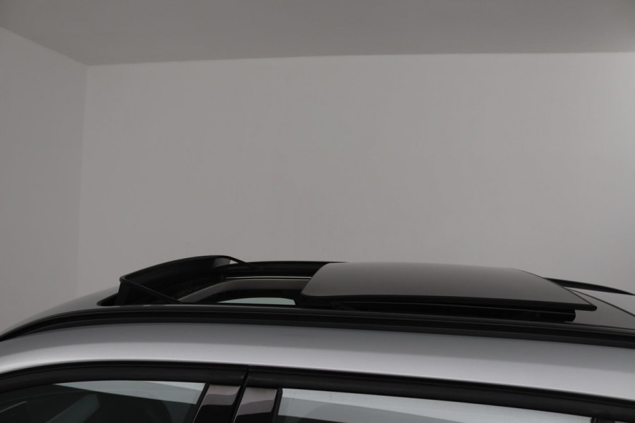 BMW X1 SDrive18i (PANORAMADAK, TREKHAAK, STOELVERWARMING, NAVIGATIE, DEALER ONDERHOUDEN)