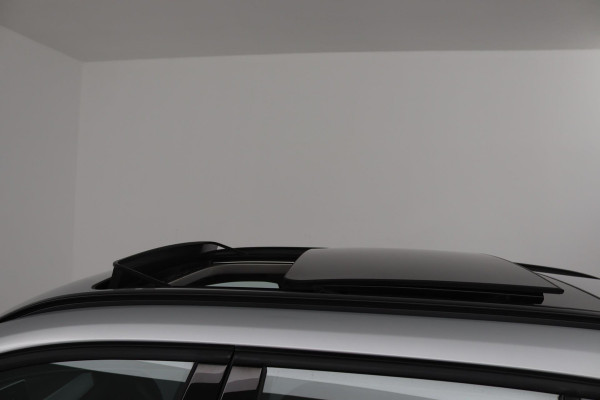 BMW X1 SDrive18i (PANORAMADAK, TREKHAAK, STOELVERWARMING, NAVIGATIE, DEALER ONDERHOUDEN)