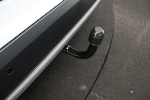 BMW X1 SDrive18i (PANORAMADAK, TREKHAAK, STOELVERWARMING, NAVIGATIE, DEALER ONDERHOUDEN)